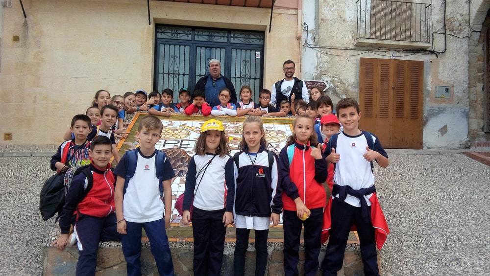 Niños y niñas de 3º de Primaria en Penáguila, visita cultural