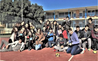 Coches de carrera en el aula de tecnología