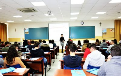 Mª del Carmen Díez González, doctora en Psicología y Ciencias de la Educación habla con los alumnos de 2º de Bto.