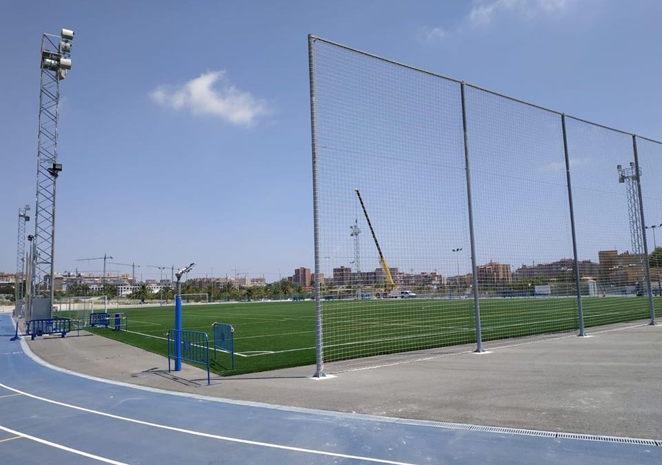 Mejoras en el campo de hierba del colegio