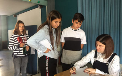 Celebrando la Semana de El Libro en Secundaria