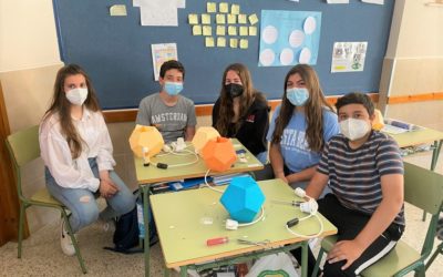 Alumnos de 3º de ESO construyen una lámpara de sobremesa