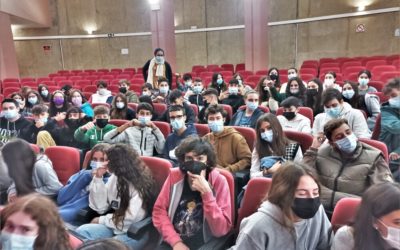 Los alumnos de 4º de ESO asisten al teatro