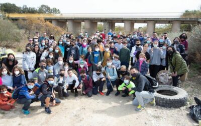 Retiran más de 50 bolsas de residuos del río Montnegre