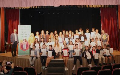 Entrega de Diplomas de Exámenes de Cambridge en el colegio.