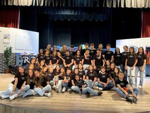 “POR SIEMPRE”: Una Historia de amistad, amor y una educación