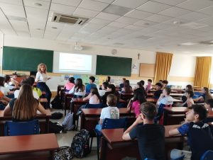 Los alumnos de 2ºESO disfrutan del encuentro con la autora de la novela Media Luna