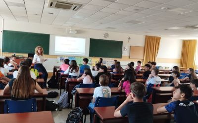 Los alumnos de 2ºESO disfrutan del encuentro con la autora de la novela Media Luna